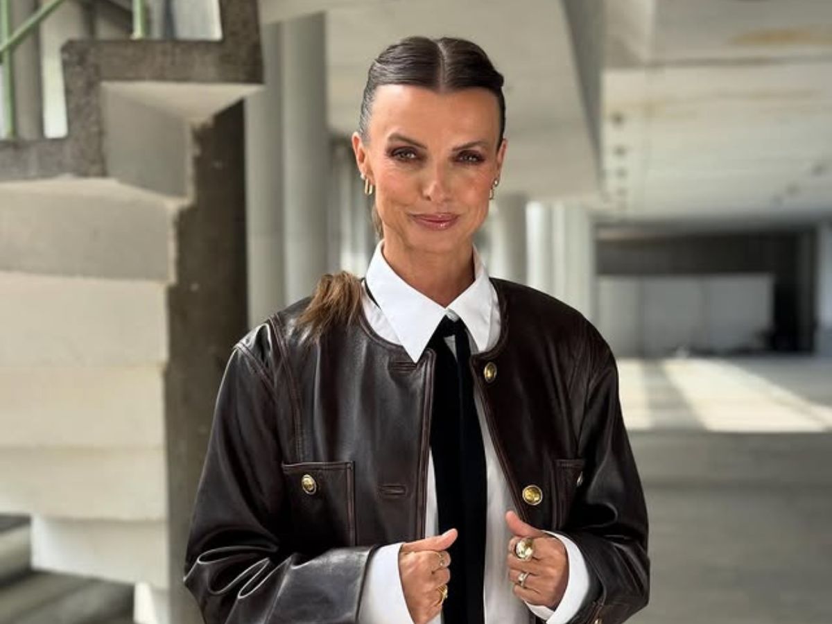 Katarzyna Sokołowska nosi kozaki oficerki w stylu "classy chic"