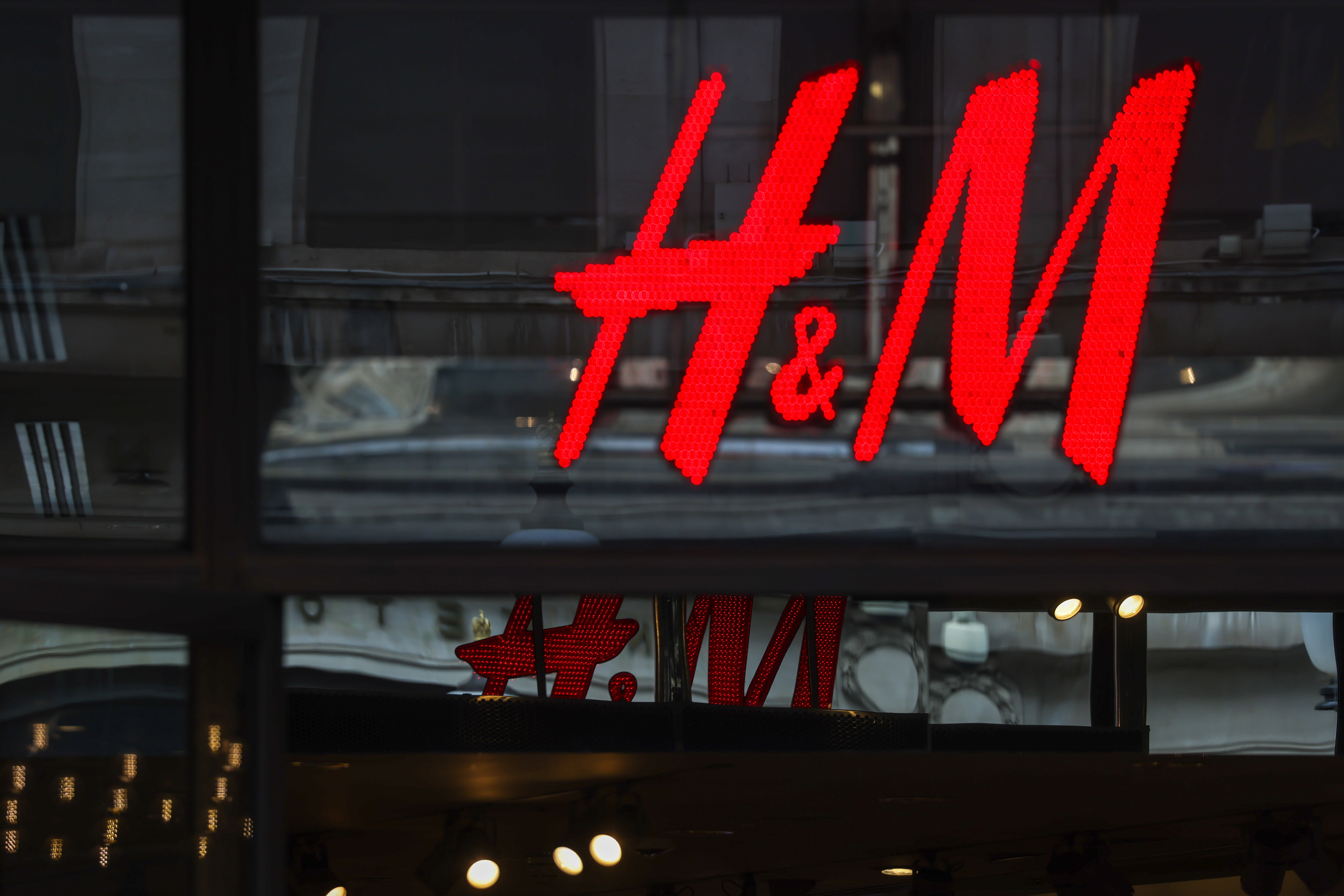 najpiękniejsza sukienka cekinowa H&amp;M