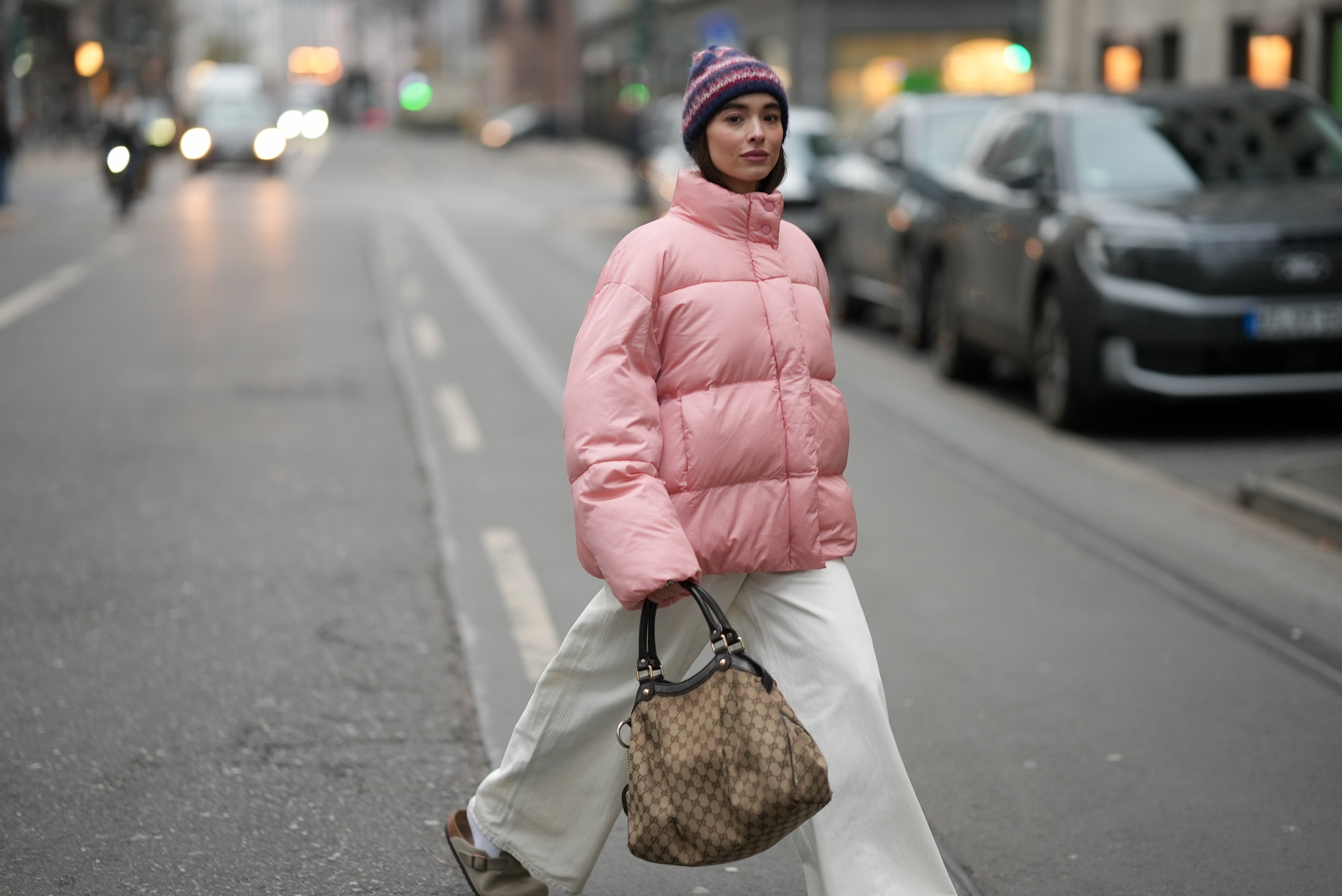 Street StyleW tym puchowym płaszczu nie będziesz przypominać bałwanka!- Duesseldorf - December, 2025