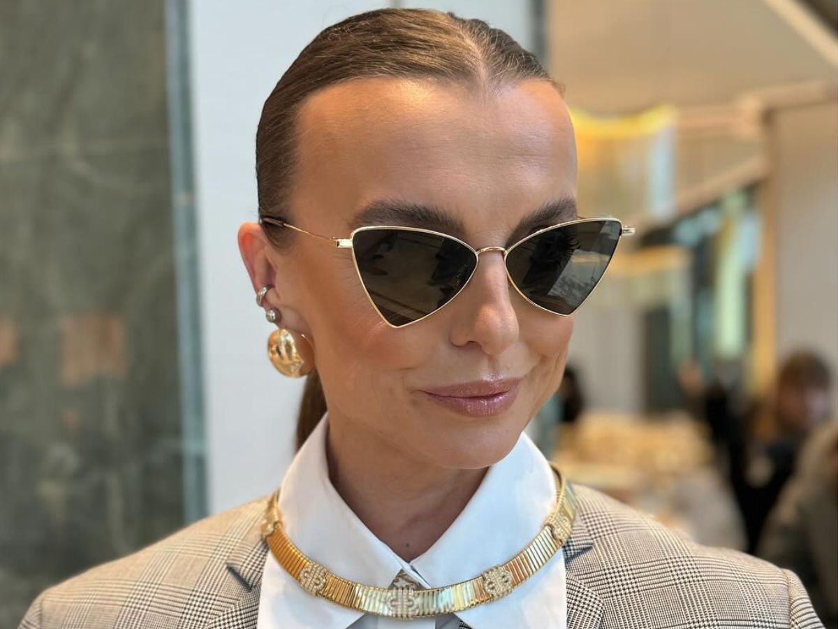 Kasia Sokołowska nosi skórzaną kurtkę z futerkowym kołnierzem w stylu "that girl"