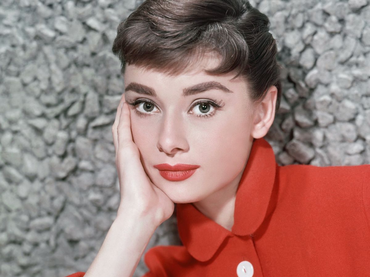 perłowa biżuteria w stylu Audrey Hepburn