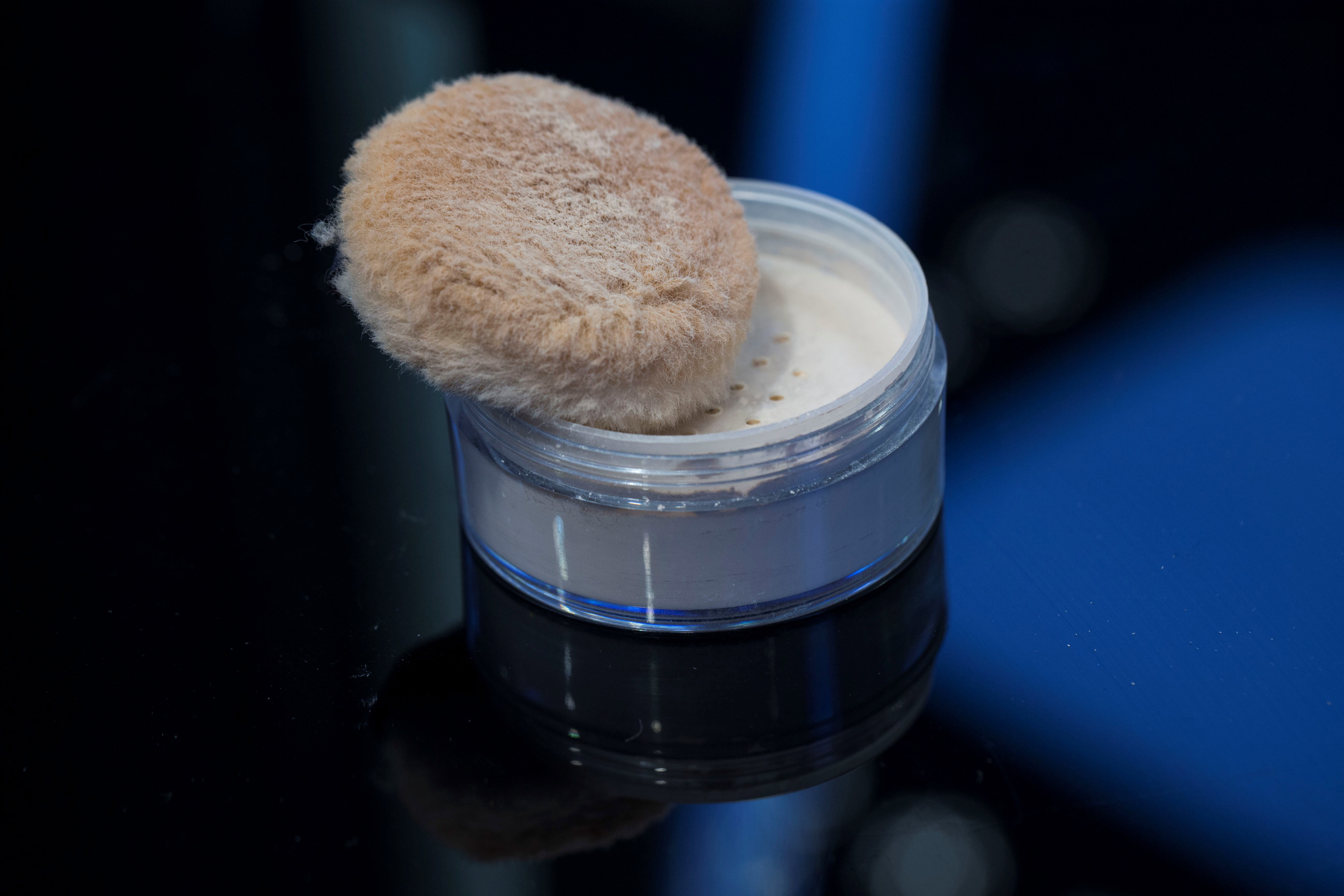 Ten puder to zamiennik Laura Mercier
