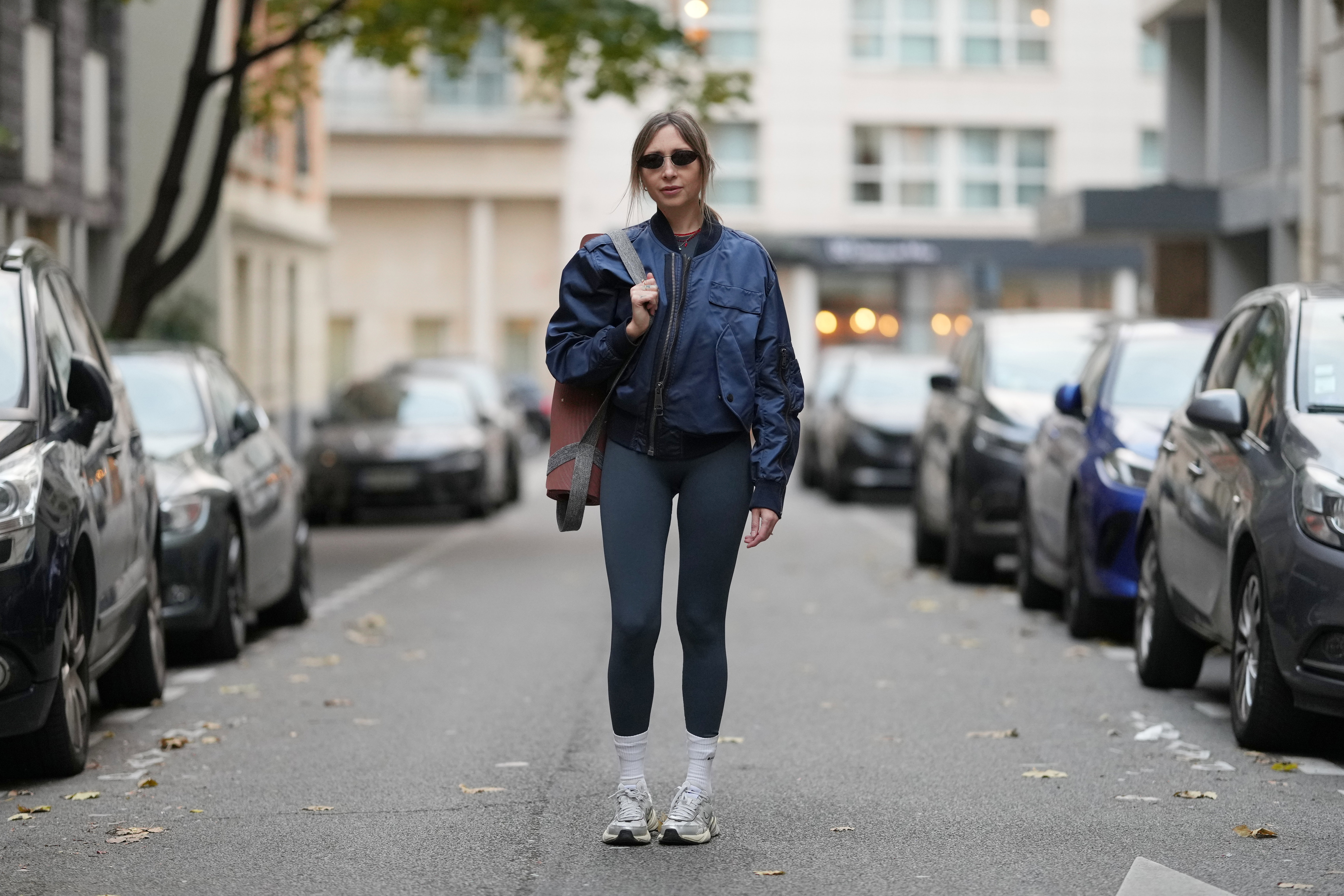 sportowa stylizacja z legginsami