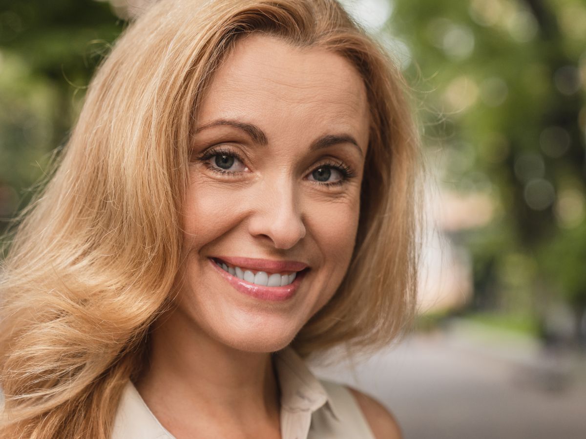 Polskie serum do cery 60+ naturalnie aktywuje młodość