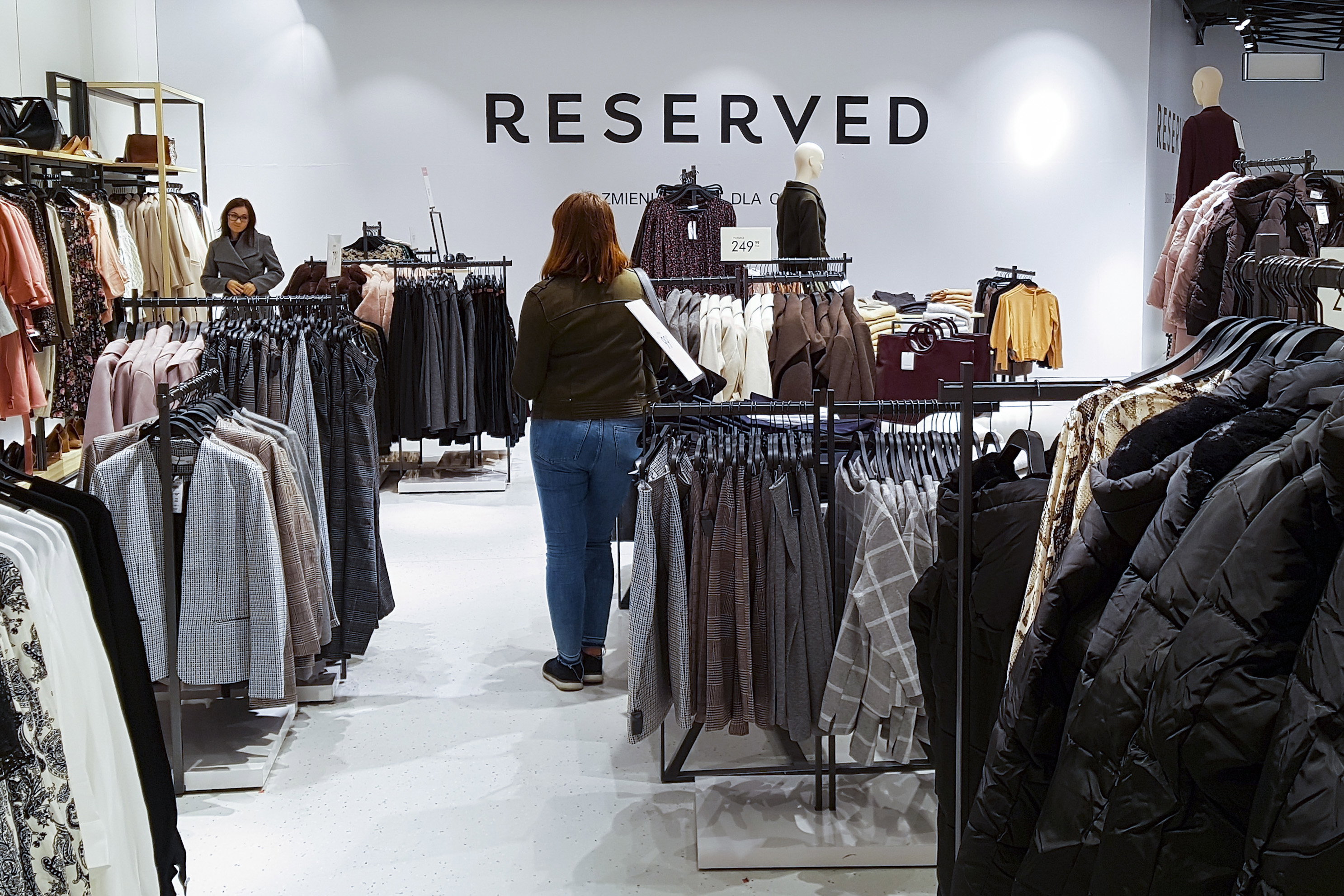 ciepły sweter na wyprzedaży w Reserved