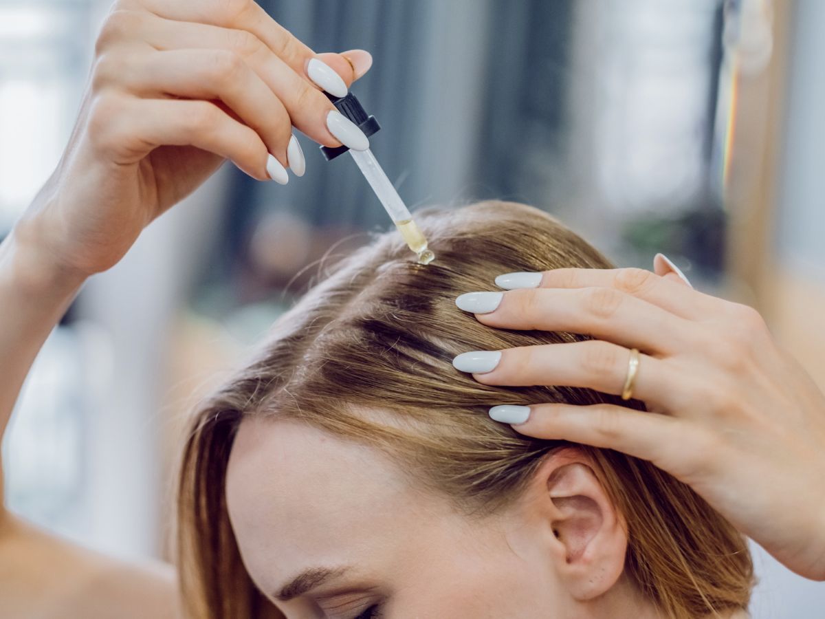 To serum stymulujące wzrost włosów z sokiem z brzozy daje potężny wysyp baby hair