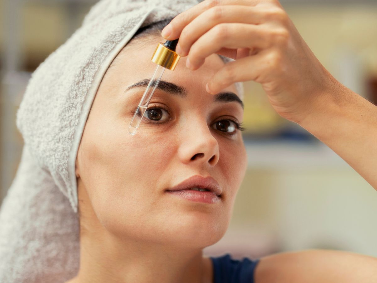 Enzymatyczne serum nawilżające z keratoliną działa jak ampułka