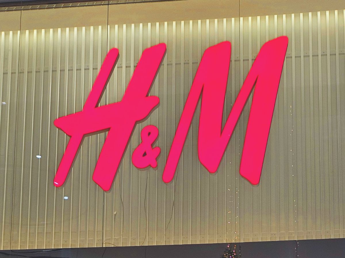 Kurtka bomberka z kapturem – H&amp;M