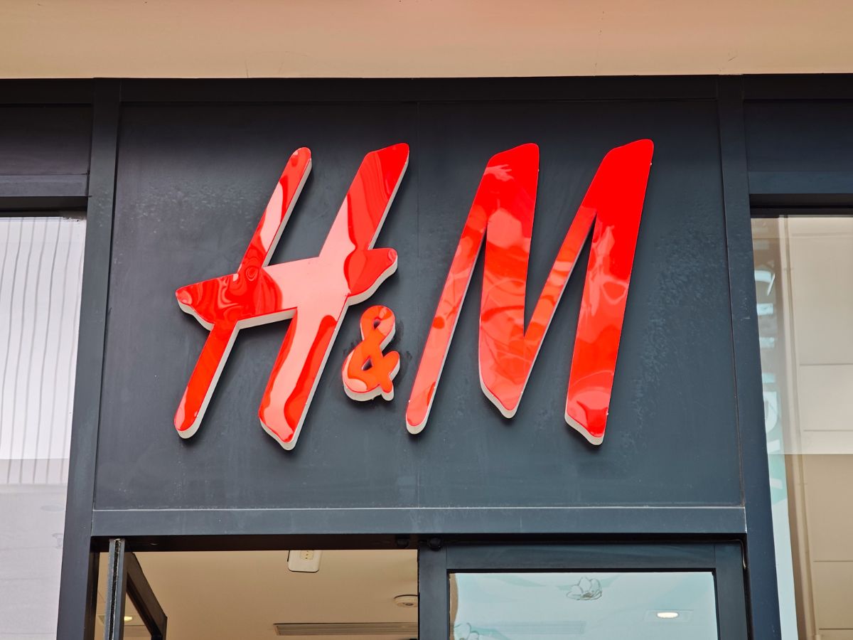 asymetryczna spódnica z koronką z H&amp;M