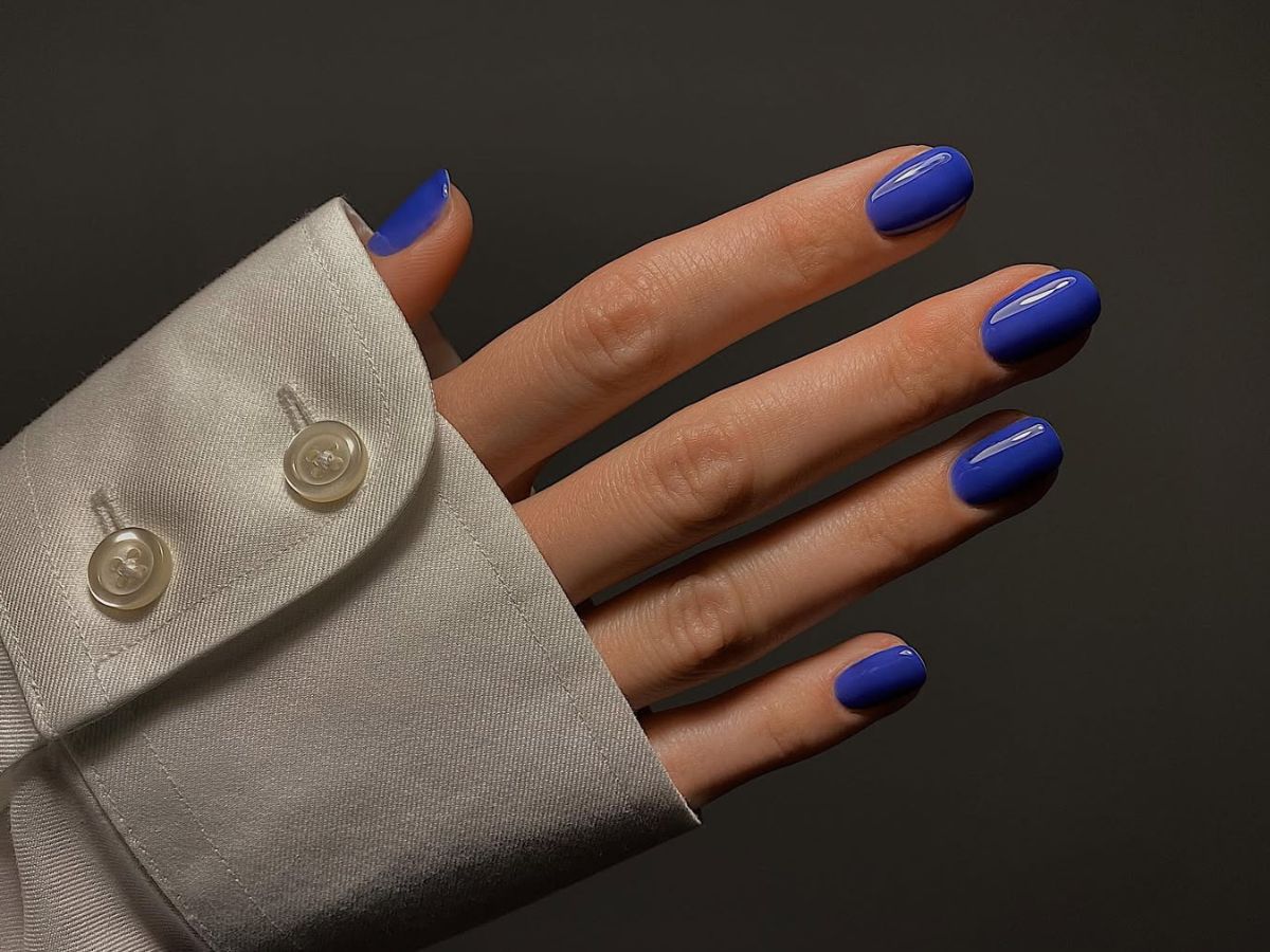 electric blue nails