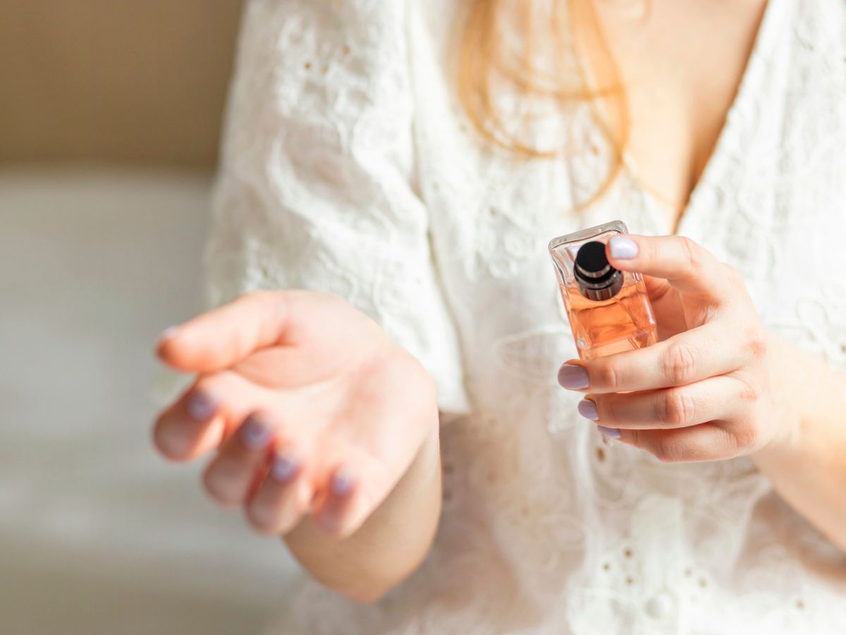 Te kwiatowe perfumy z fiołkiem i jaśminem pachną jak wiosenny ogród