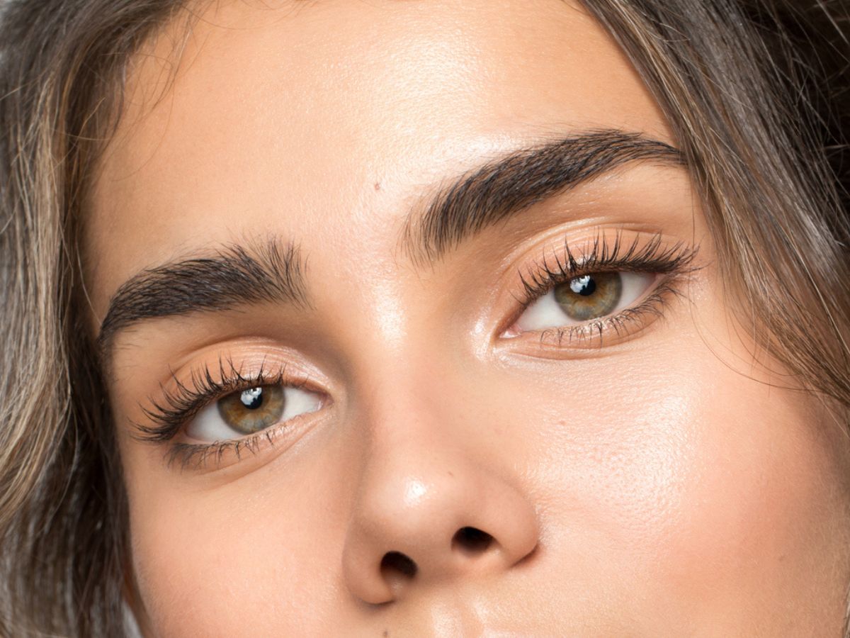 W aptece kupiłam serum z eyelinerem i nigdy nie miałam ładniejszych brwi