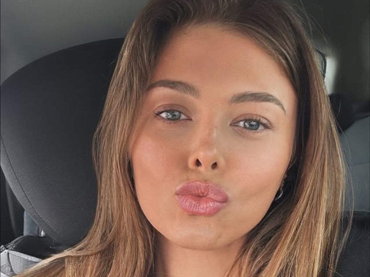 Joanna Opozda nosi lekki jak chmurka dresowy komplet z 45% wiskozą