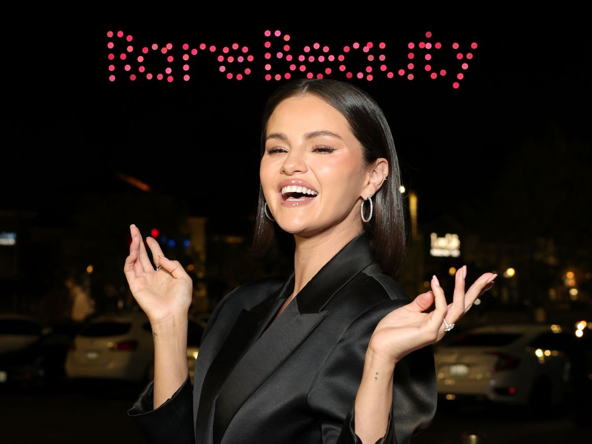 japoński bob w stylu Seleny Gomez