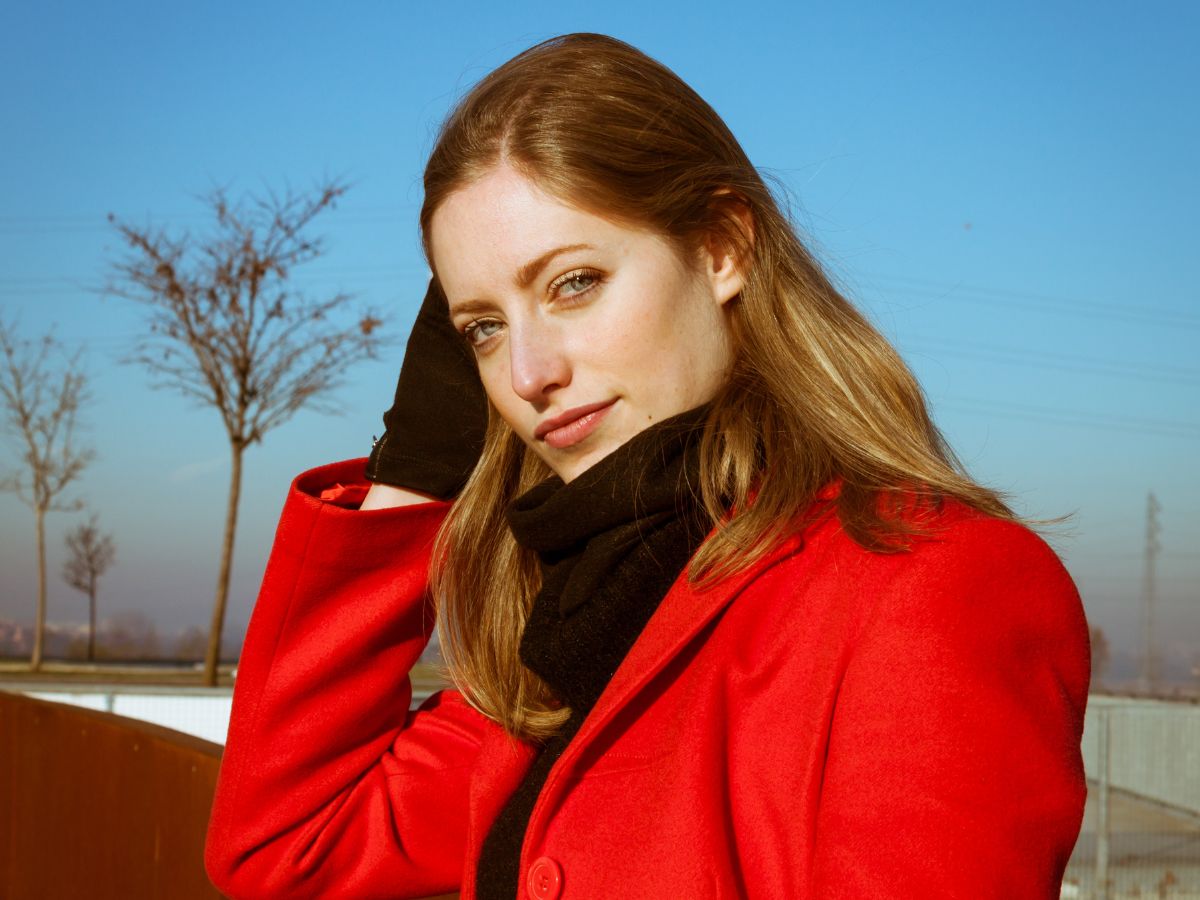 Elegancki płaszcz z Sinsay w odcieniu coeur rouge