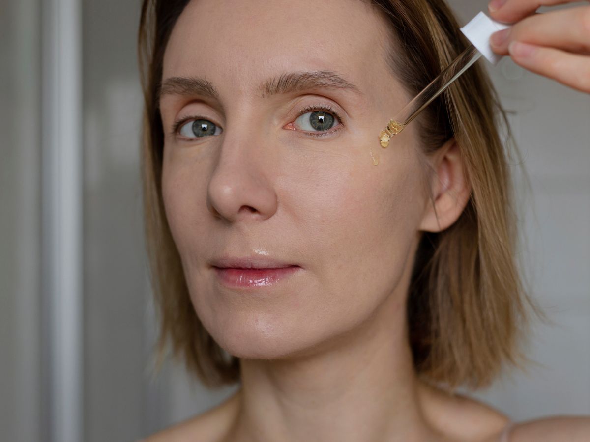To lekkie serum z 10% argireliną skutecznie wygładza zmarszczki głębokie