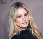 Serialowa "Lucy" z "Zakłamania" używa wygładzającego korektor z 24h trwałością