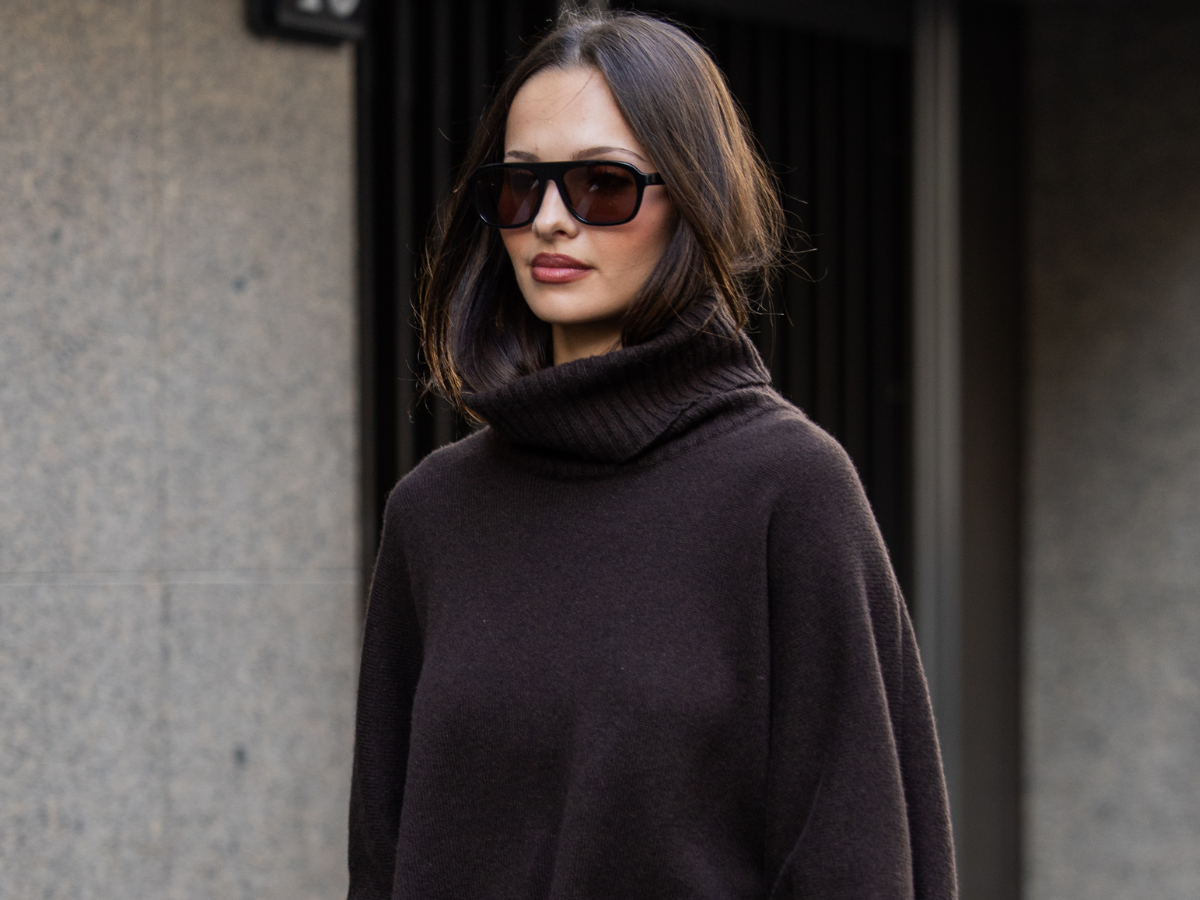 Ten sweter z koronką wygląda jak z butiku vintage.