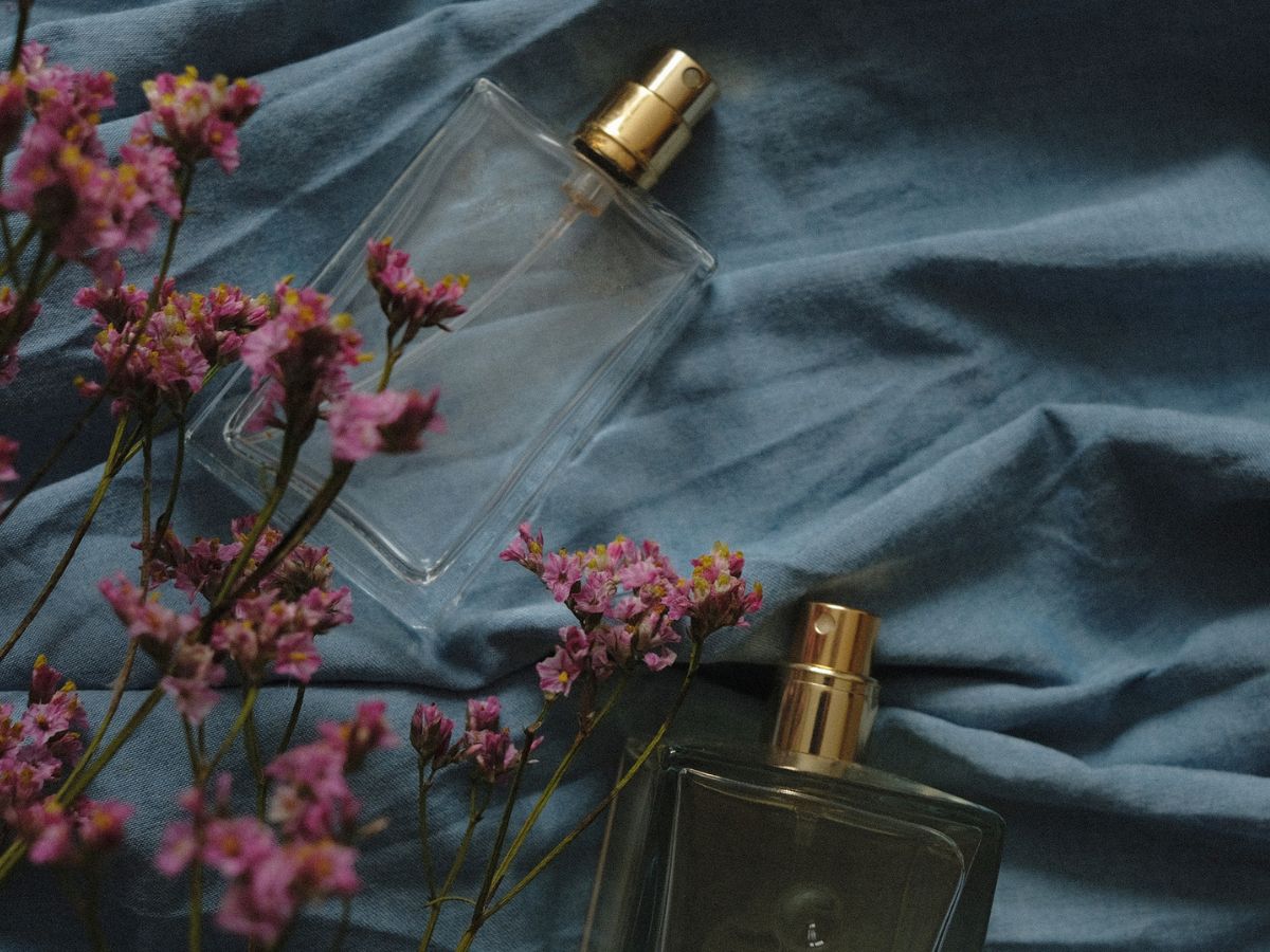 Perfumy z peonią i różą pachną jak wiosenny ogórd