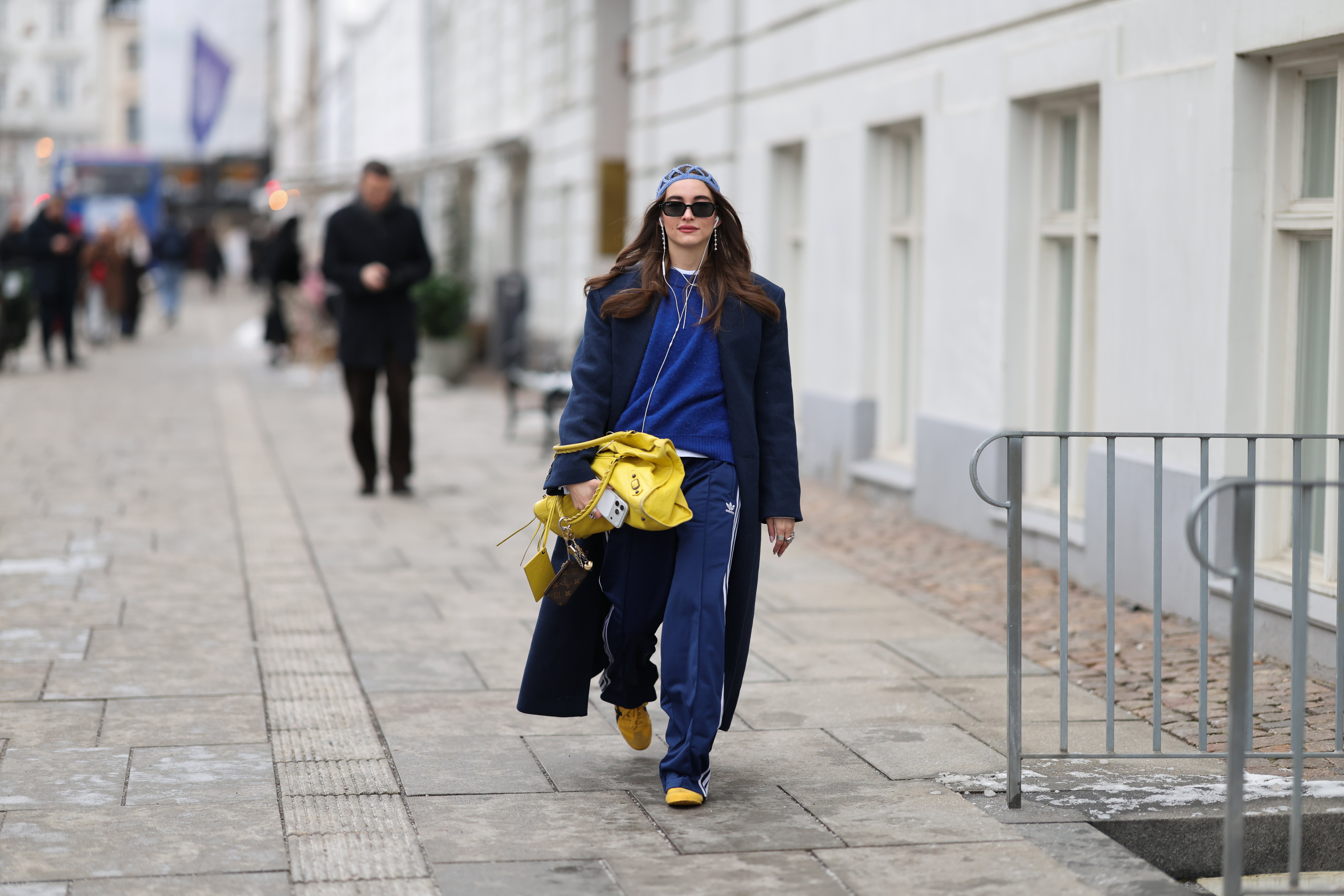 spodnie dresowe wide leg na wiosnę