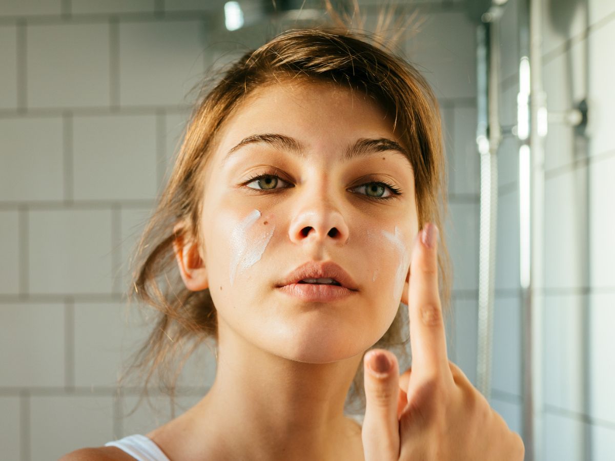 Ten drogeryjny SPF50 z wodą ryżową daje natychmiastowy efekt glass skin bez bielenia
