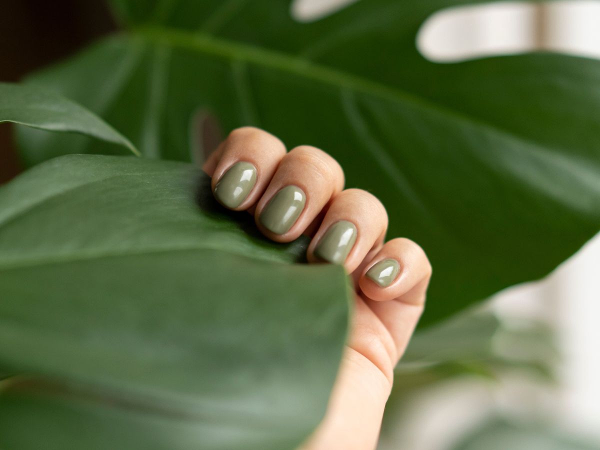 Aura matcha nails to „clean girl” w wersji 2.0