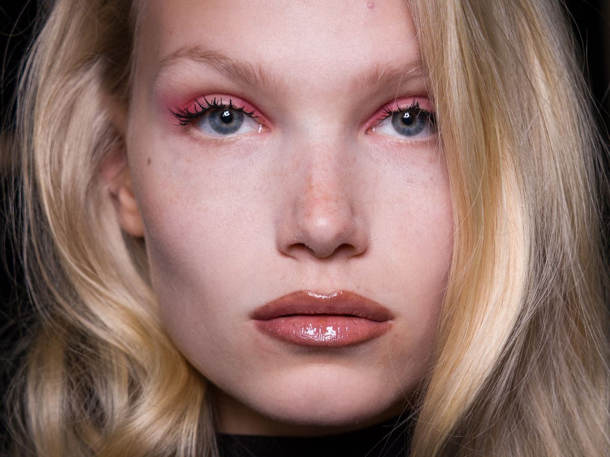 lekki podkład z efektem "skin like"