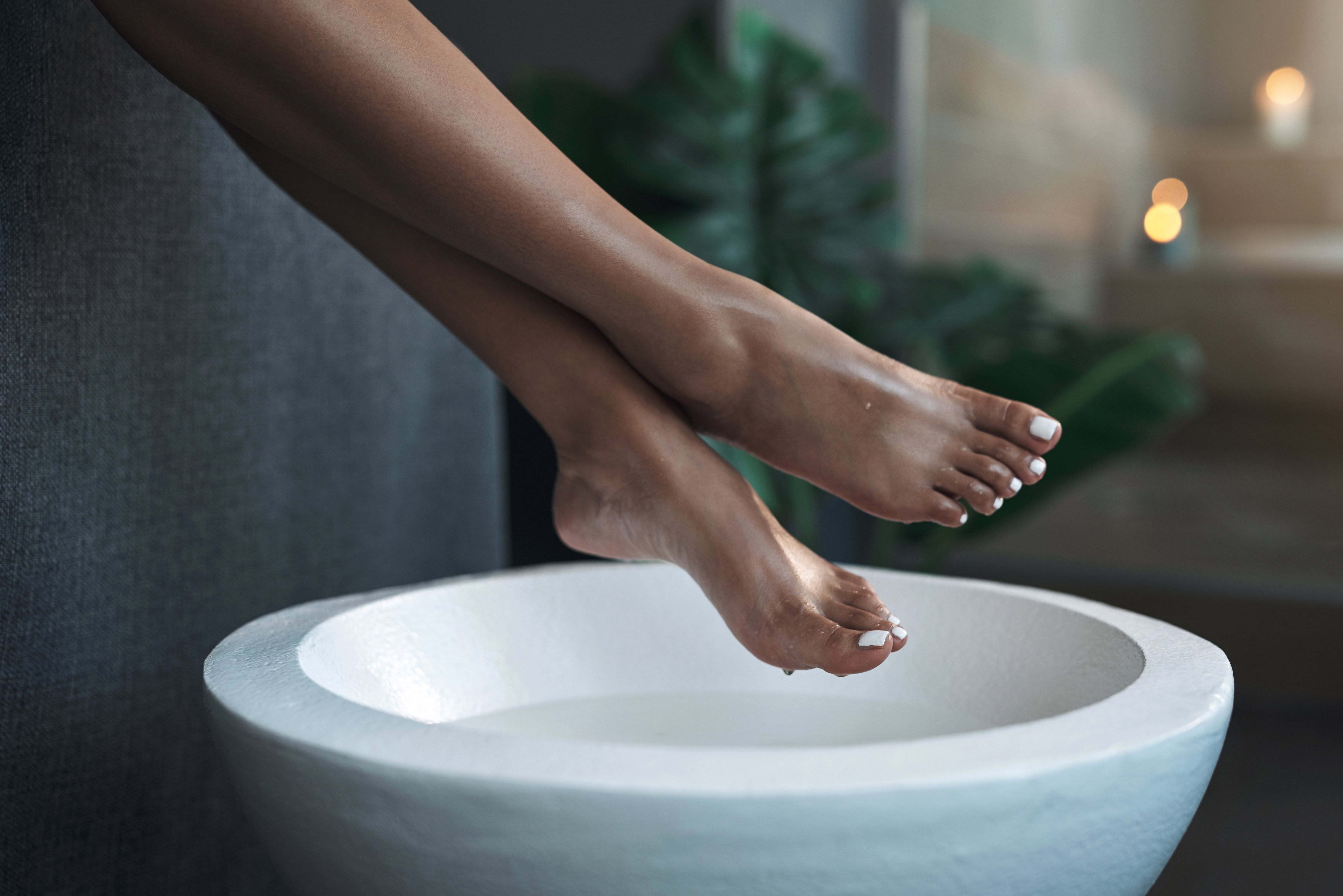 Pedicure na wiosnę dla minimalistek
