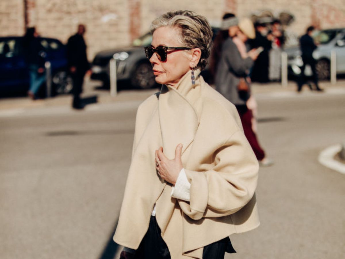 Lekka kurtka z H&amp;M w kolorze śmietanki z białą czekoladą to hit stylowych 70-tek
