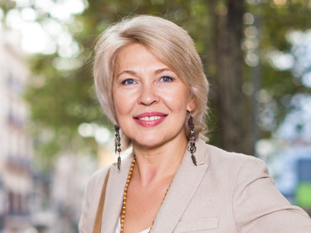 Ujędrniający podkład z jadem węża łączy efekt make-up + lift