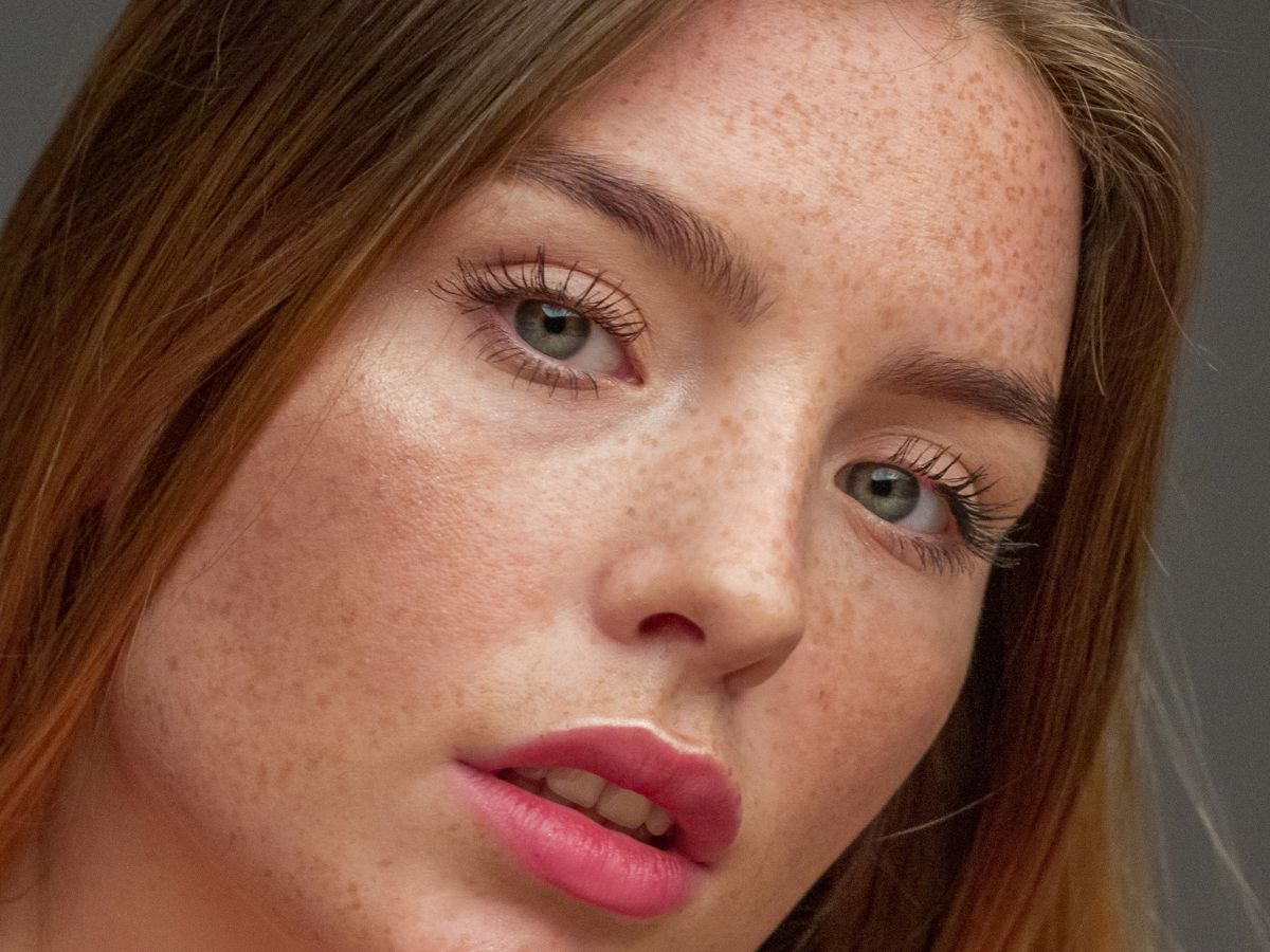 Polskie kropelki do twarzy mają aż 15% ultrastabilnej wit. C + wit. E. To naturalny cud anti-aging