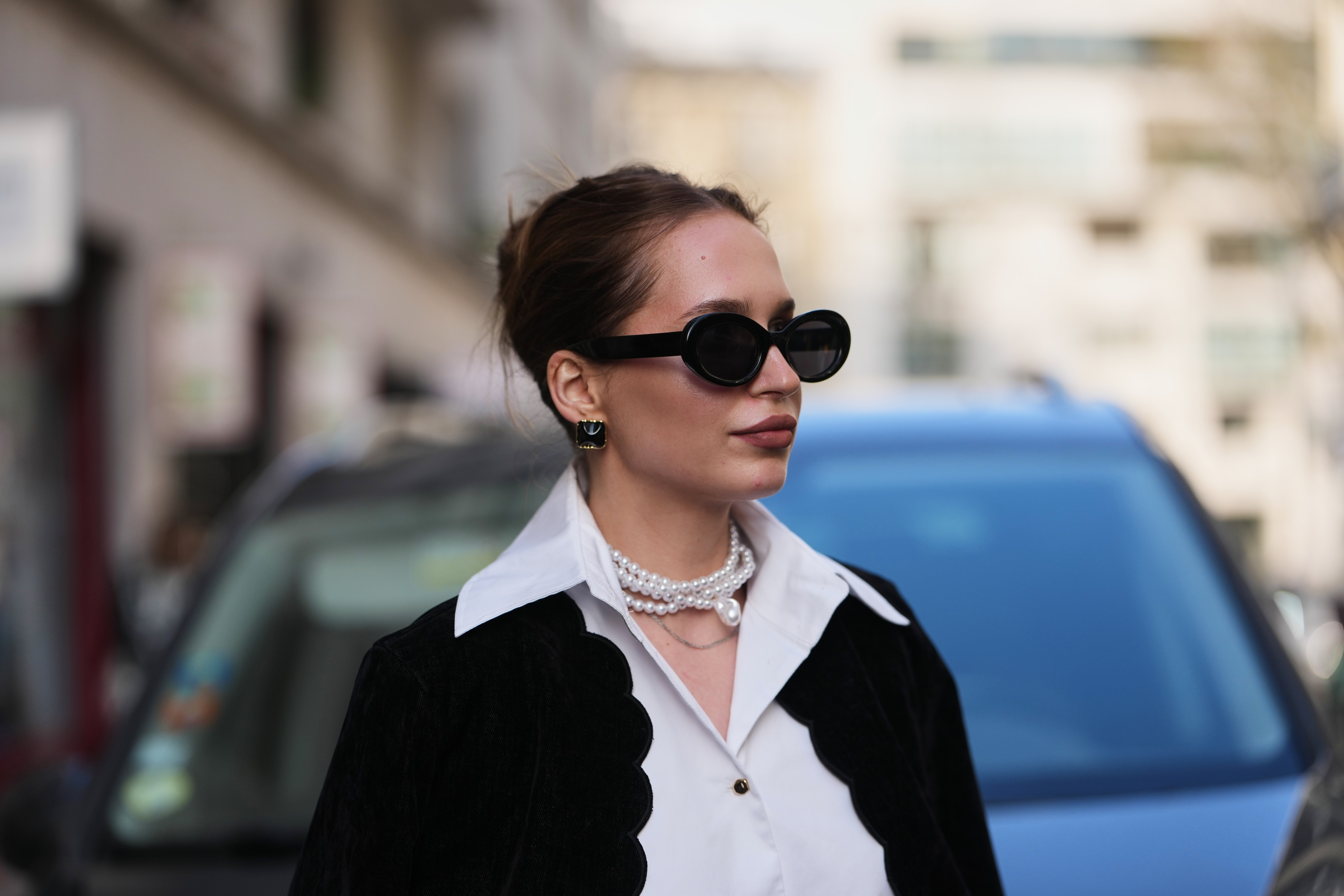 biała bluzka pod marynarkę