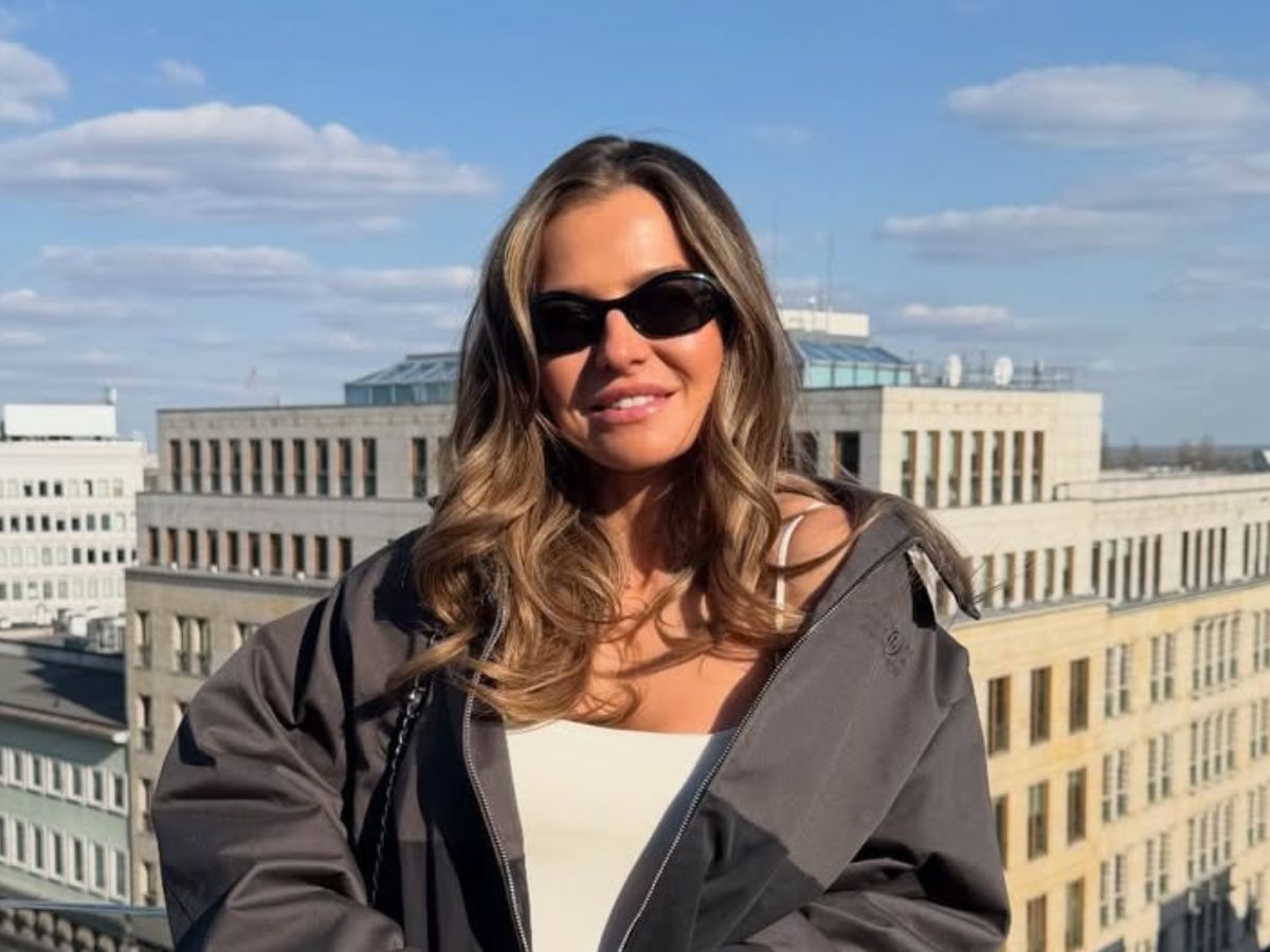 anna lewandowska w kurtce wiatrówce anorak