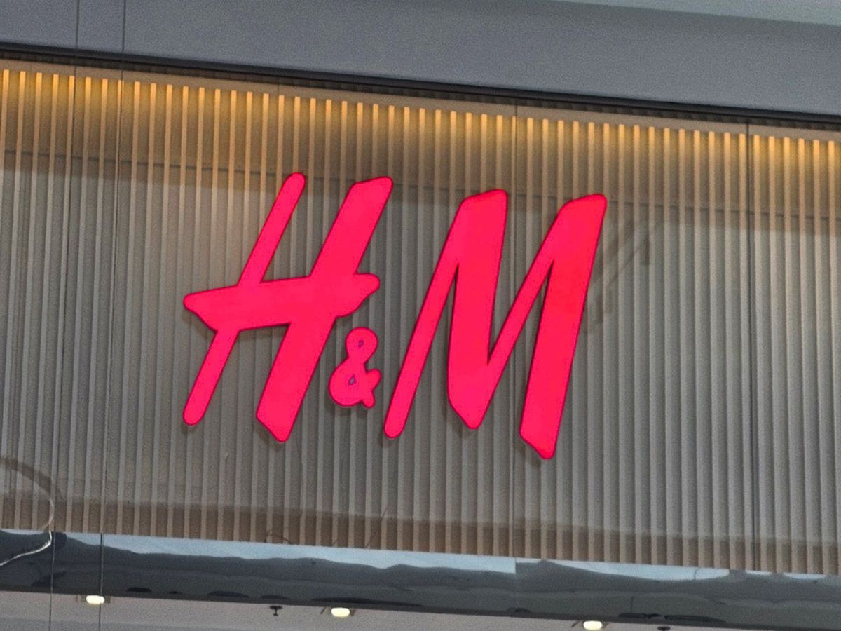 Jeansowa sukienka z kieszeniami z H&amp;M to hit do 30-40-60-latek