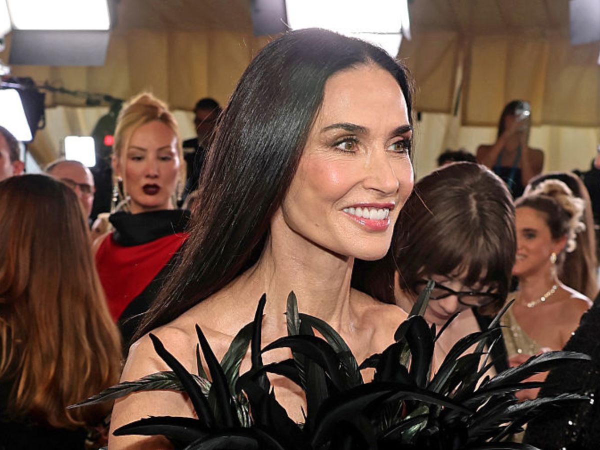 „Glaze Milk” do włosów daje efekt tafli jak u Demi Moore