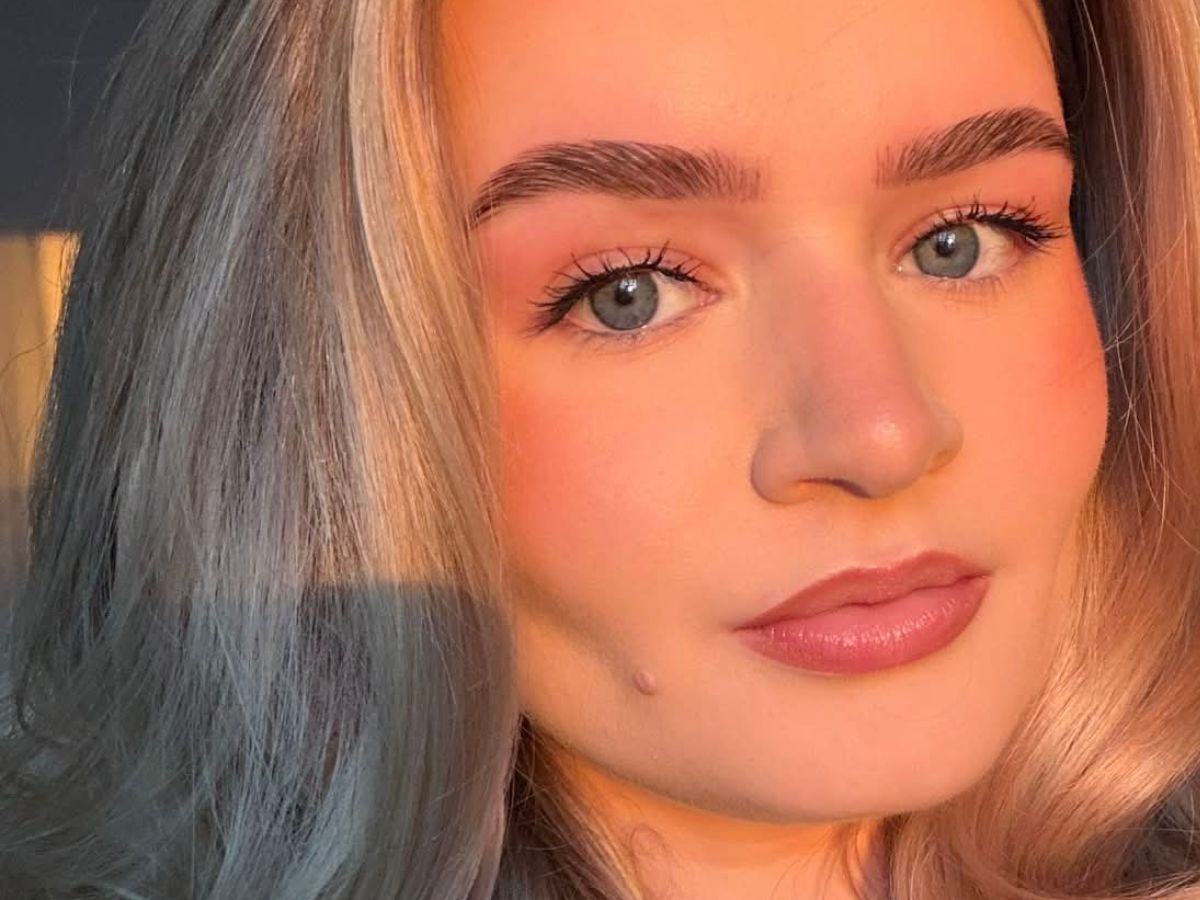 Francuska maskara, po którą sięga Kendall Jenner wydłuża włoski aż do brwi