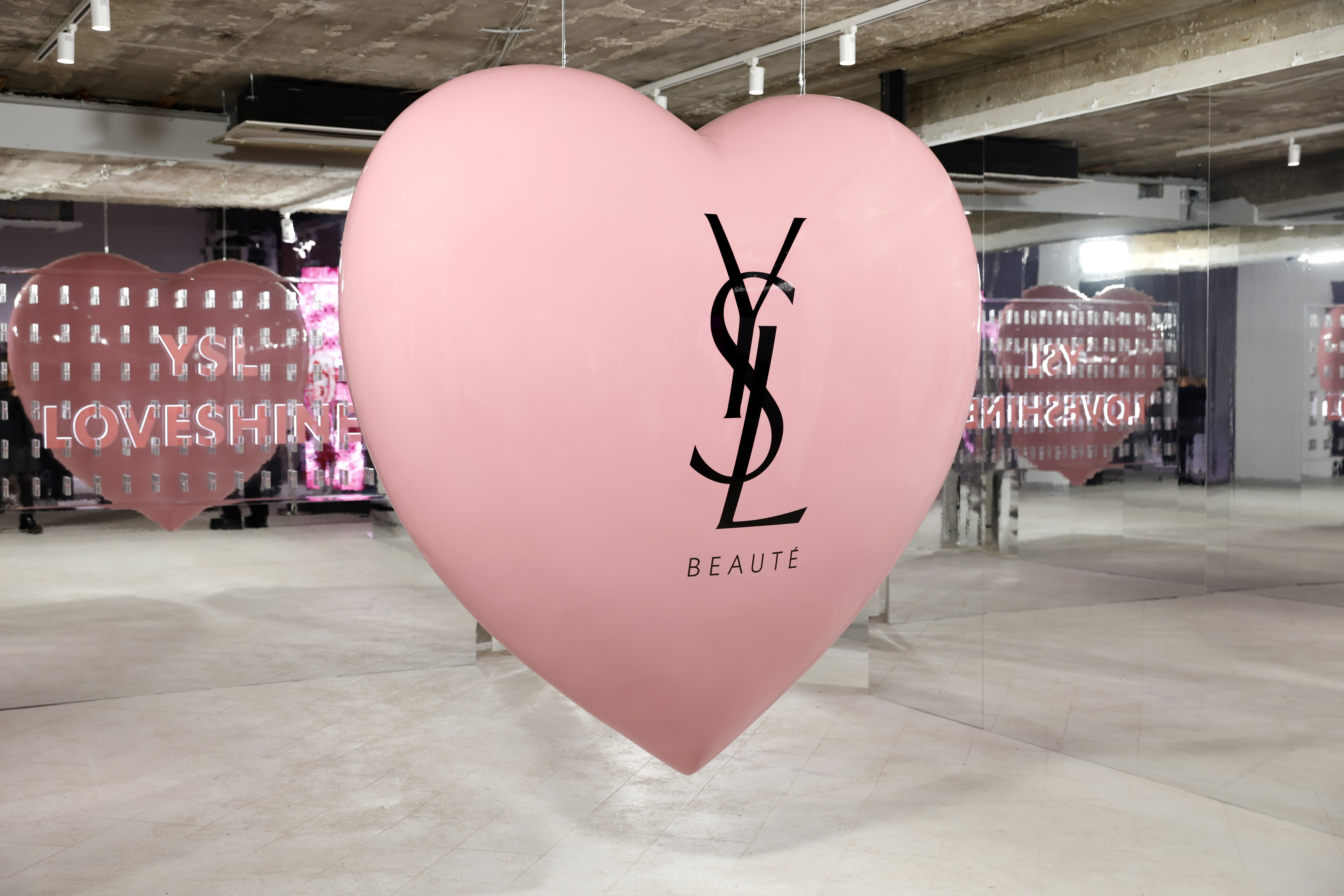 Kultowy róż od Yves Saint Laurent