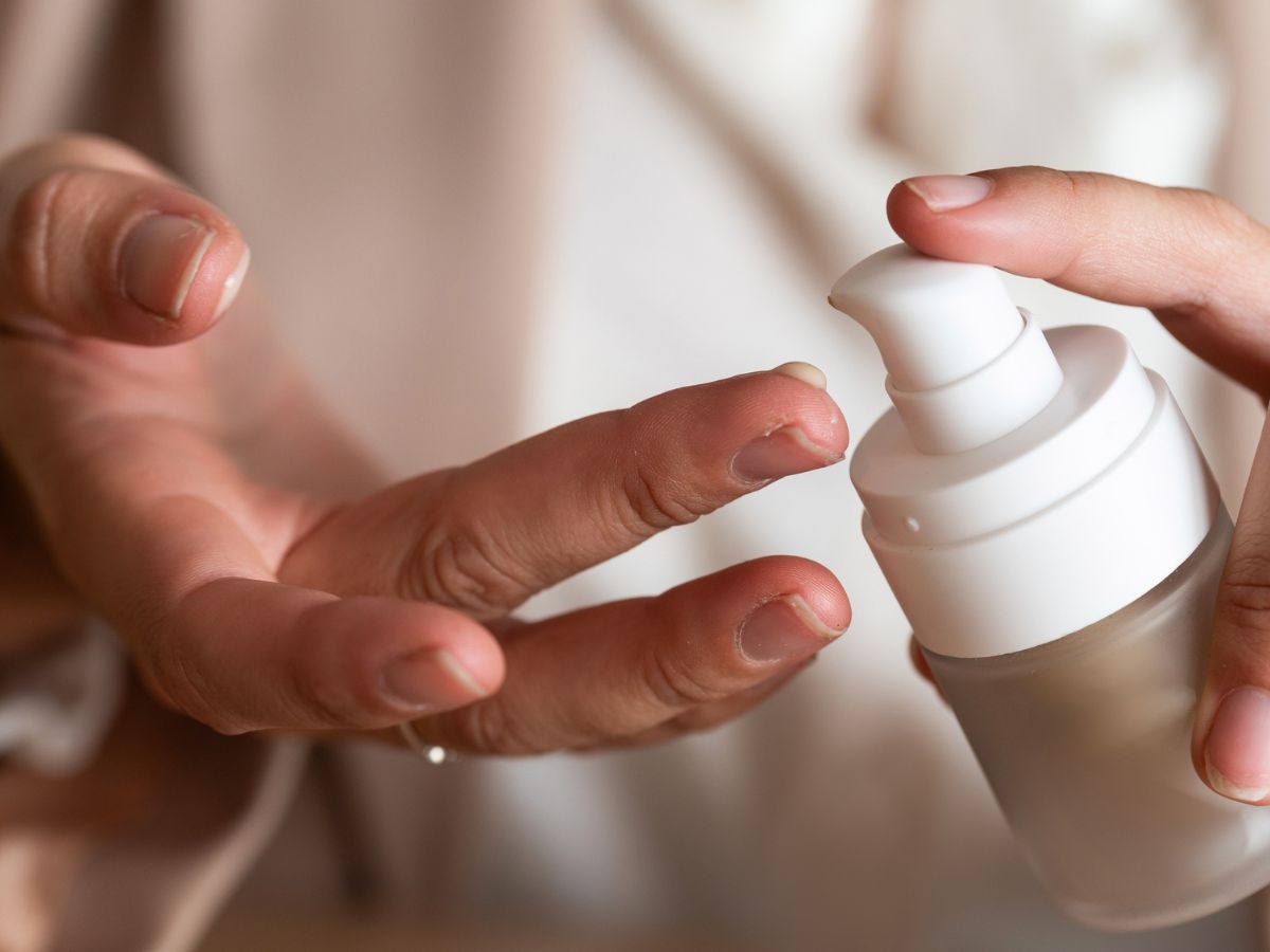 Lekki podkład witaminami B3, C i E i SPF50 nawilża jak krem