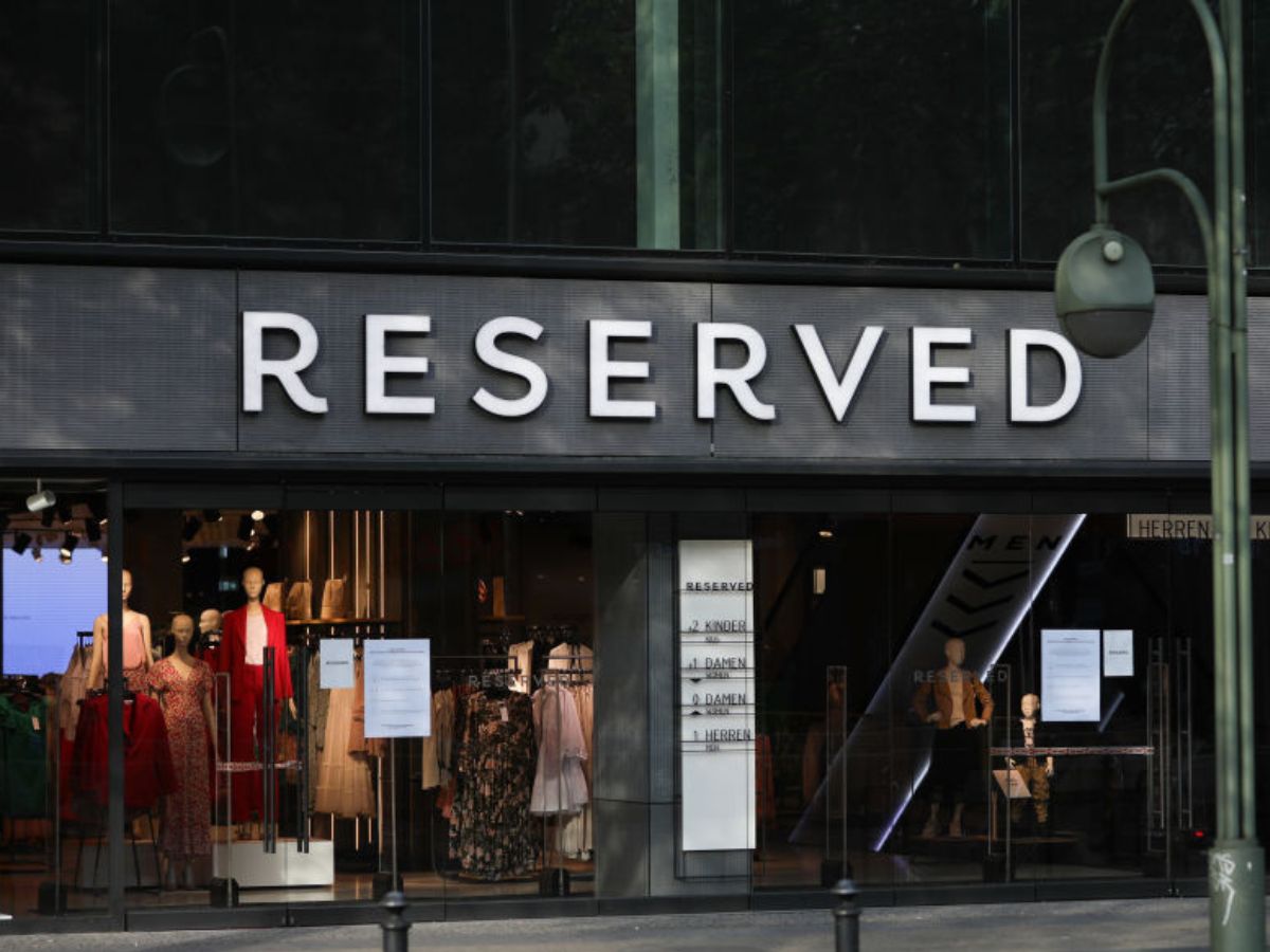 Kurtka boxy z Reserved w kolorze migdałowym to ideał do jeansów