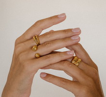 Vanilla glass manicure