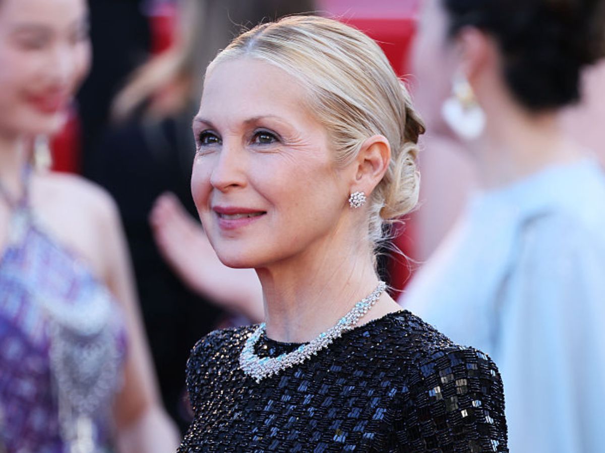 Kelly Rutherford nosi jeansy tak, że sylwetka od razu zyskuje