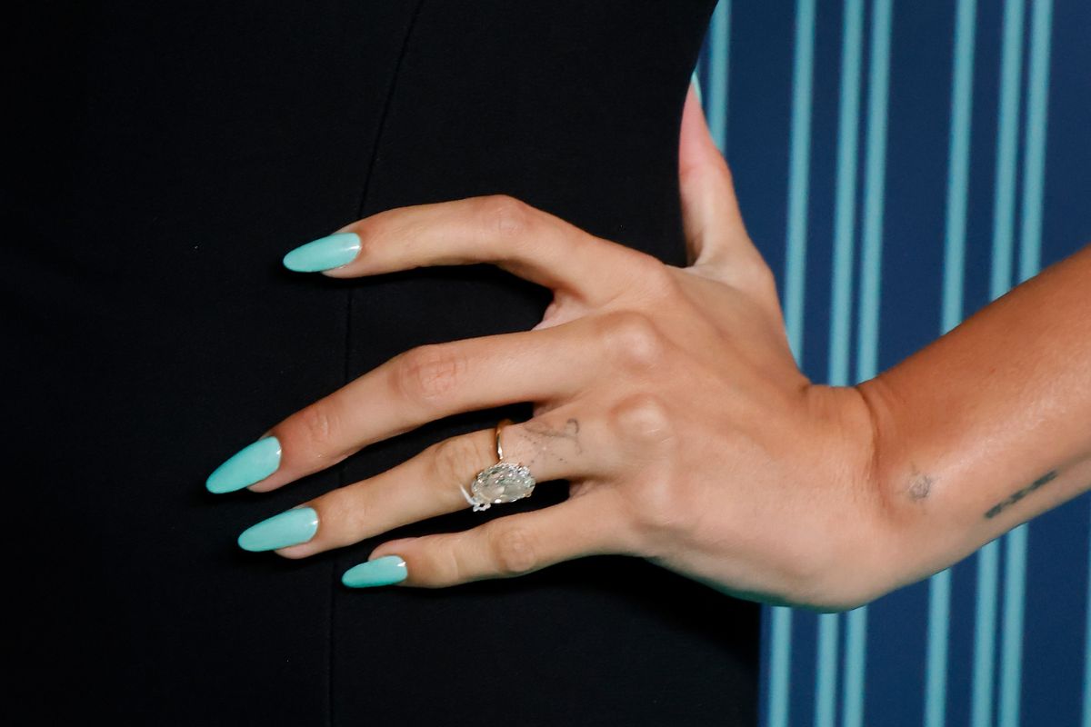 manicure tiffany blue nails