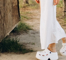 Myślałam, że to klapki Bold Balenciaga x Crocs za 1680 zł, a to Sinsay za 29 zł