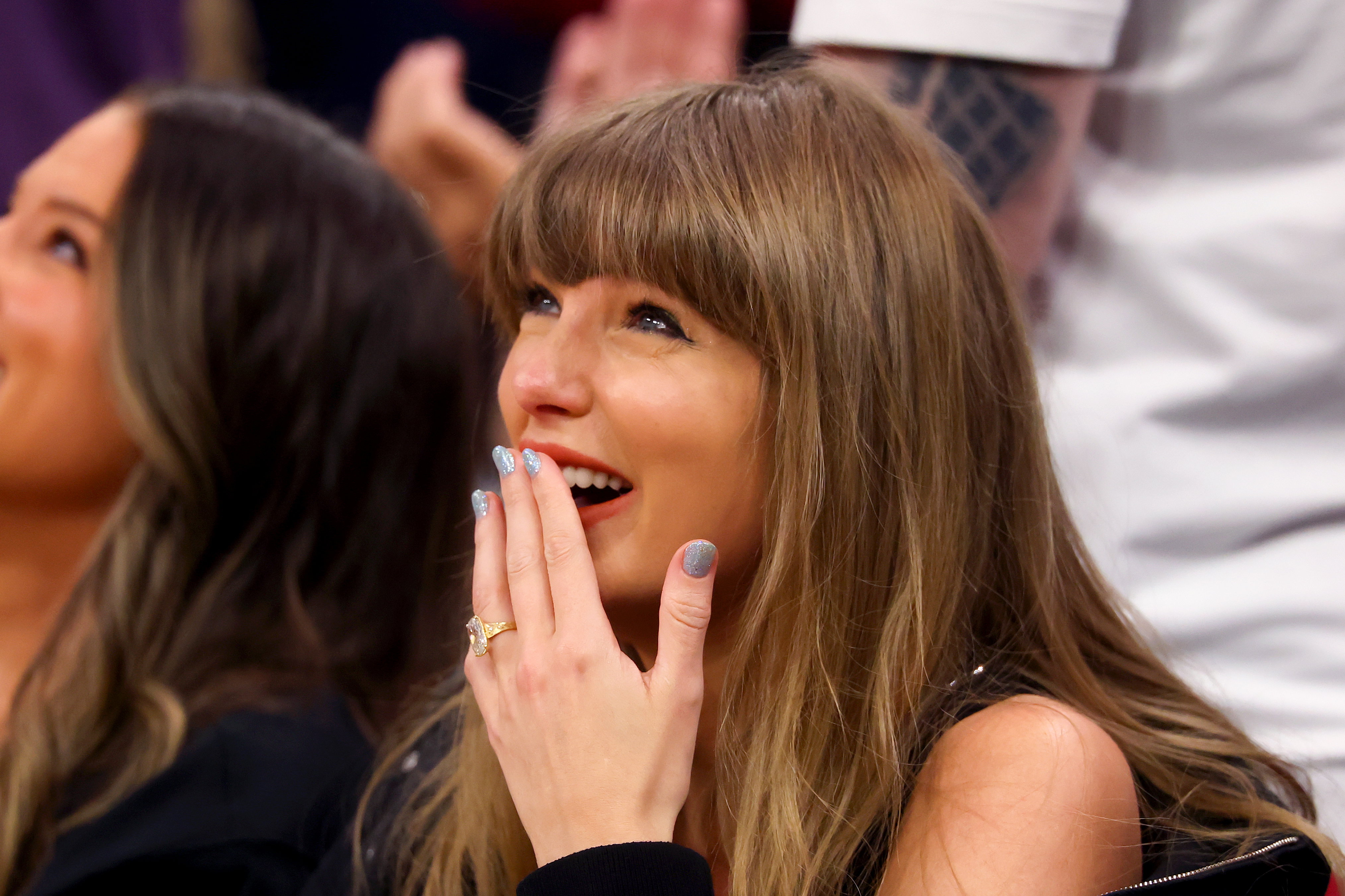 cloud nails Taylor Swift