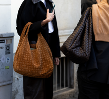 Ta pleciona torebka hobo w Sinsay jest na wyprzedaży za 19 zł, a wygląda niczym Bottega Veneta za 20 tys.