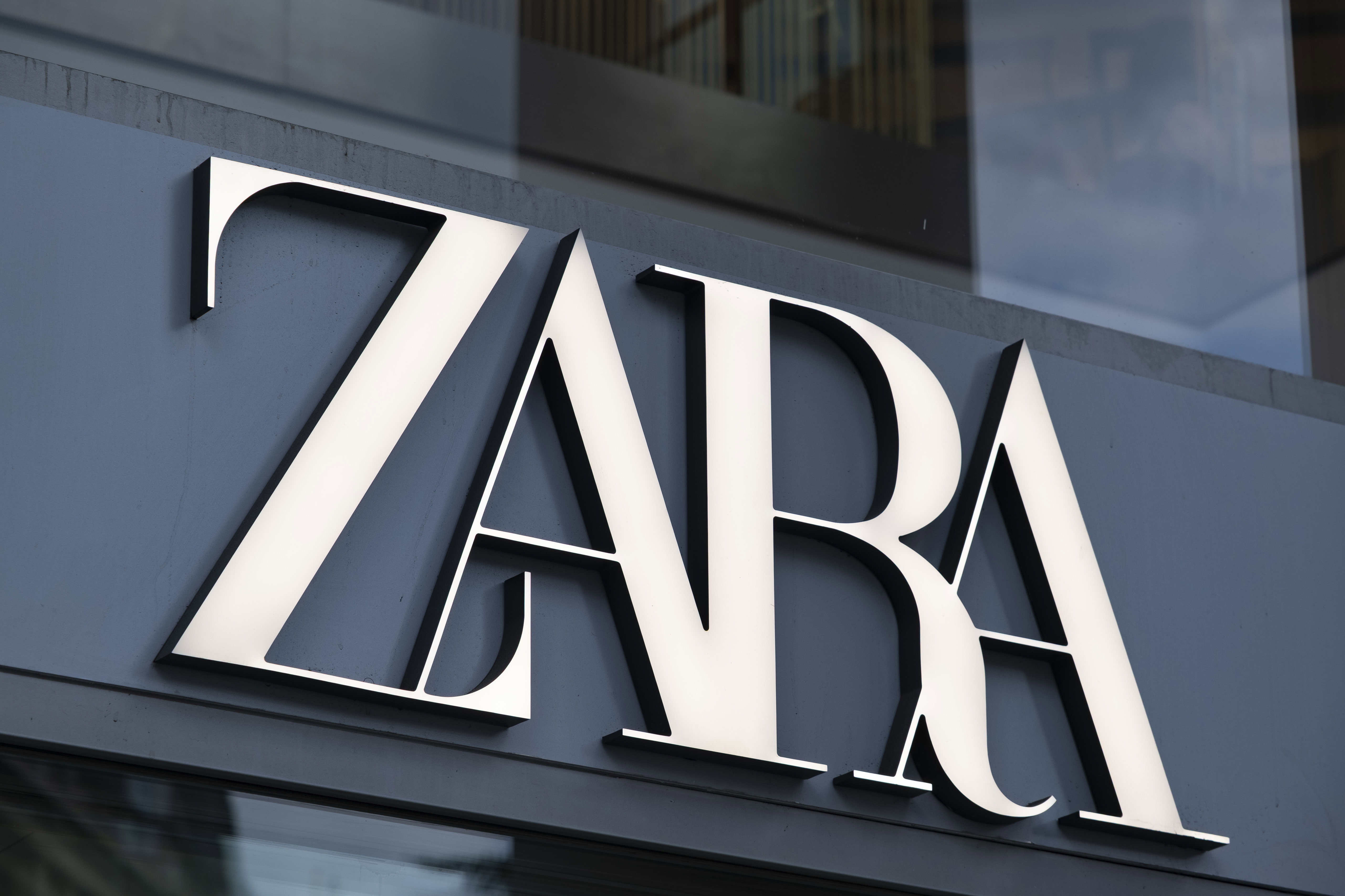 Ażurowa spódnica lingerie za 40 zł z Zary