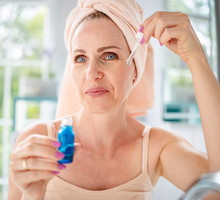 Kobiety 50+ polują na to serum natychmiastowo wypełniające z SPF50+