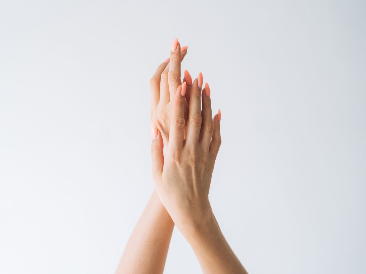 Peach sorbet nails nr. 1 w trendach na lipiec
