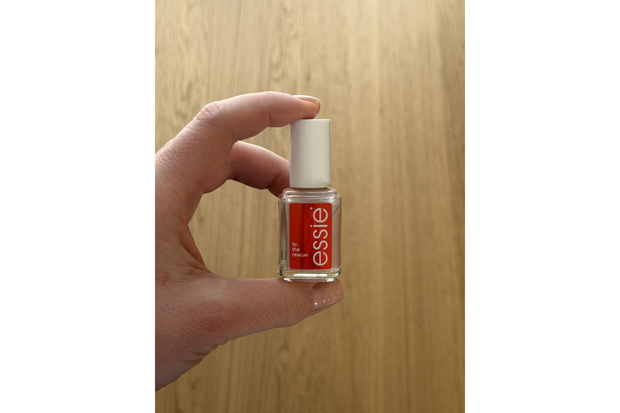 Essie to the Rescue to najlepsza odżywka do paznokci po hybrydzie