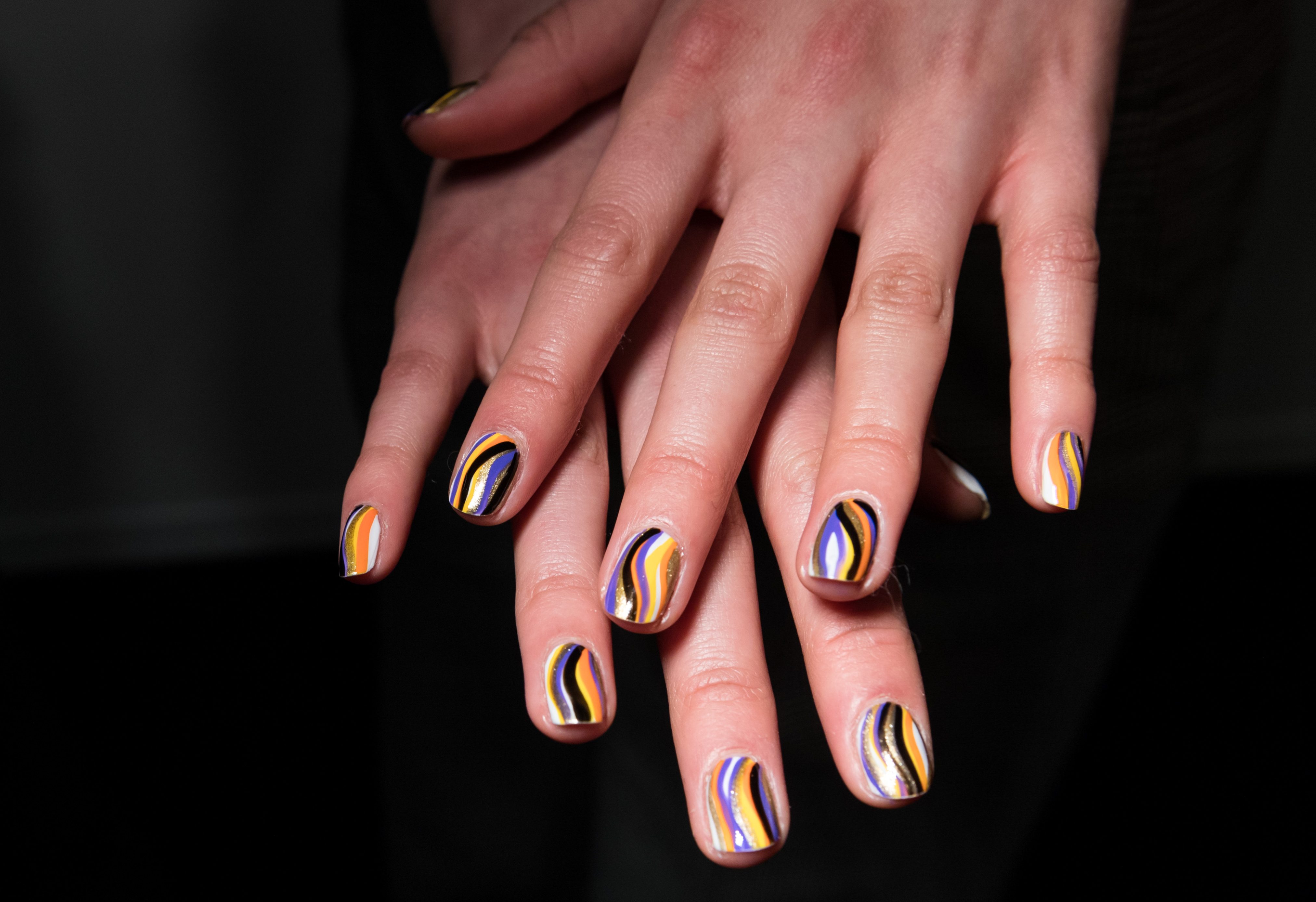 Swirl vintage nails